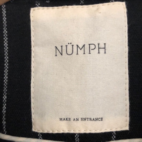 3for$30| NÜMPH Pinstriped single-button blazer - Picture 2 of 4